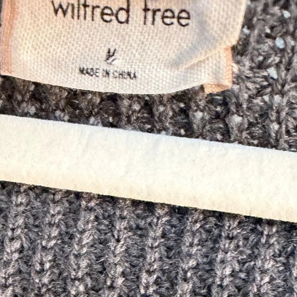 SOLD🎉Wilfred Free Charcoal V-Neck Sweater - Picture 3 of 3